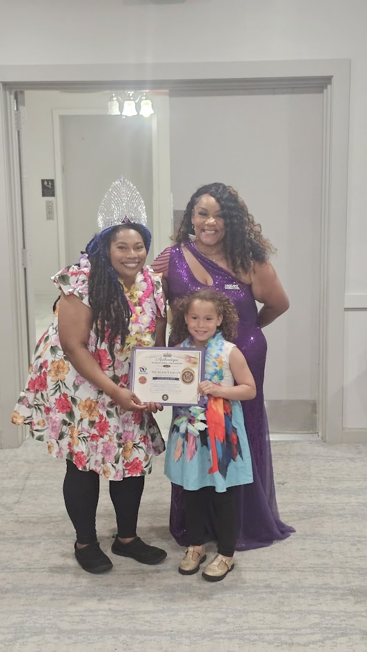 Lochlyn Rode receiving Humanitarian Award at Nationals